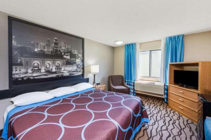 Super 8 by Wyndham West Plains - image 9