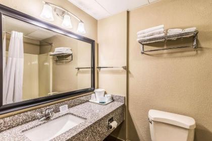 Quality Inn - image 14