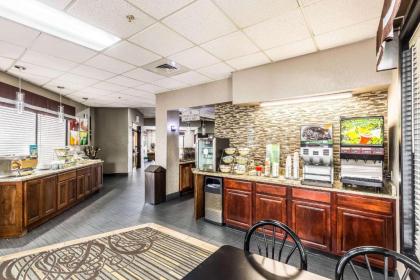 Quality Inn - image 15
