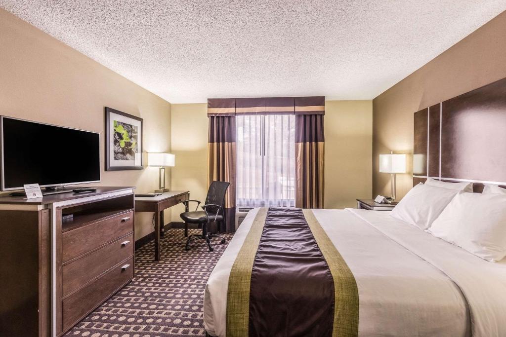 Quality Inn - image 7