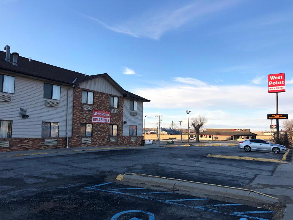 West Point Inn & Suites - main image