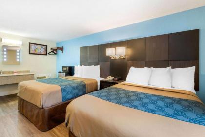 Econo Lodge West Yarmouth - image 10