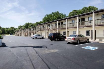 Econo Lodge West Yarmouth - image 19