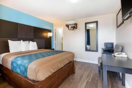 Econo Lodge West Yarmouth - image 2