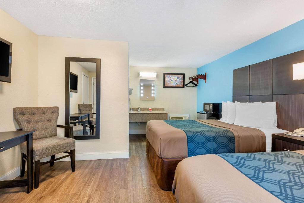 Econo Lodge West Yarmouth - image 3