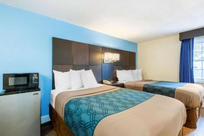 Econo Lodge West Yarmouth - image 7