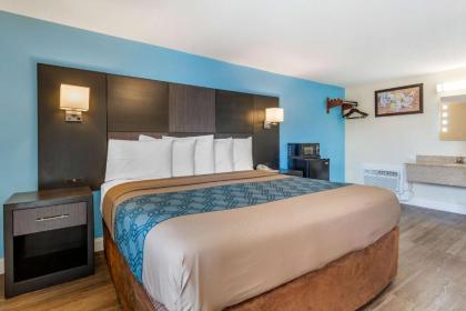 Econo Lodge West Yarmouth - image 9