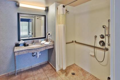 Hampton Inn & Suites - Cape Cod / West Yarmouth - image 5