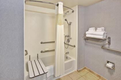 Hampton Inn & Suites - Cape Cod / West Yarmouth - image 7