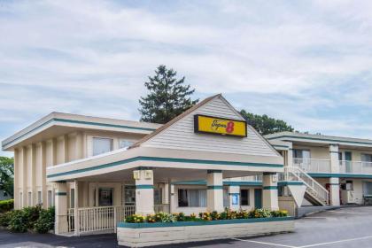 Super 8 by Wyndham W Yarmouth HyannisCape Cod