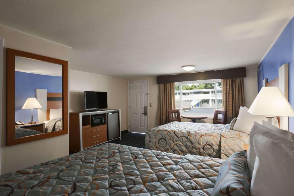 Days Inn by Wyndham - Cape Cod Area - image 2