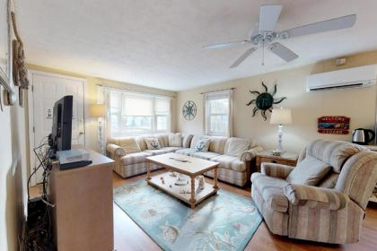 Captain's Quarters - image 4