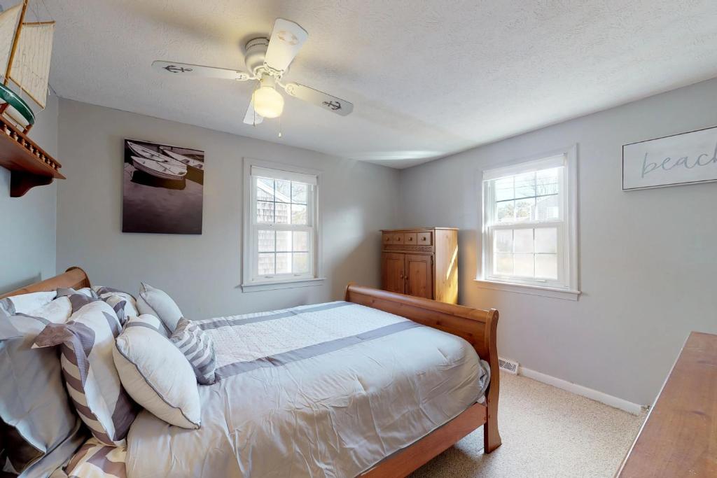 Captain's Quarters - image 5