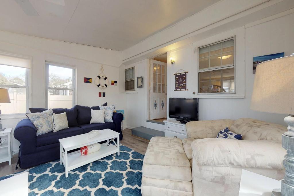 Captain's Quarters - image 6