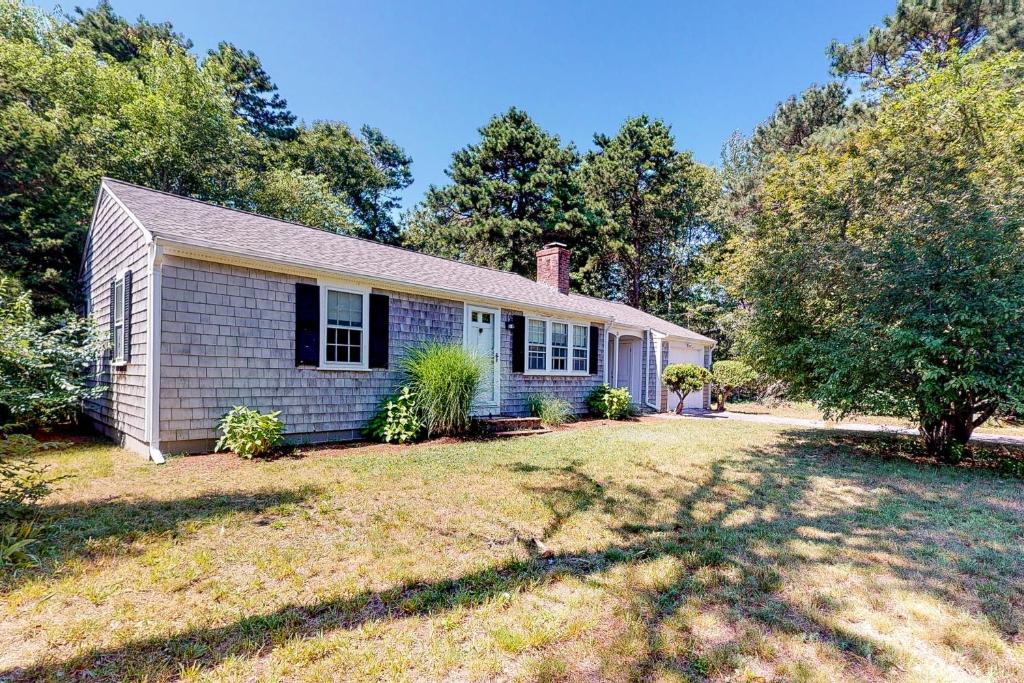 The Grey-Shingled Ranch - main image