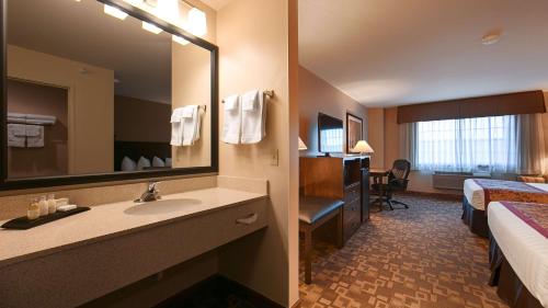 Best Western Desert Inn - image 5