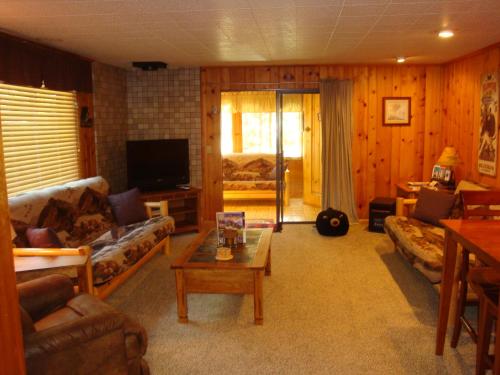 Yellowstone Wildlife Cabins - main image