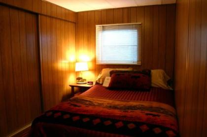Yellowstone Wildlife Cabins - image 3