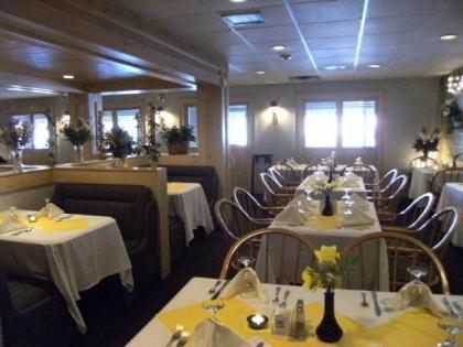 Fireside Inn And Suites - image 11