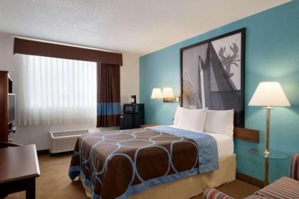 Super 8 by Wyndham Portland/Westbrook Area - image 10