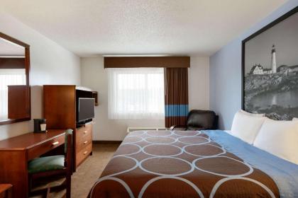 Super 8 by Wyndham Portland/Westbrook Area - image 6
