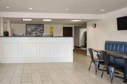 Super 8 by Wyndham Portland/Westbrook Area - image 9
