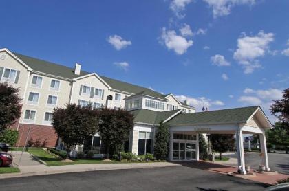 Hilton Garden Inn Westbury - image 1