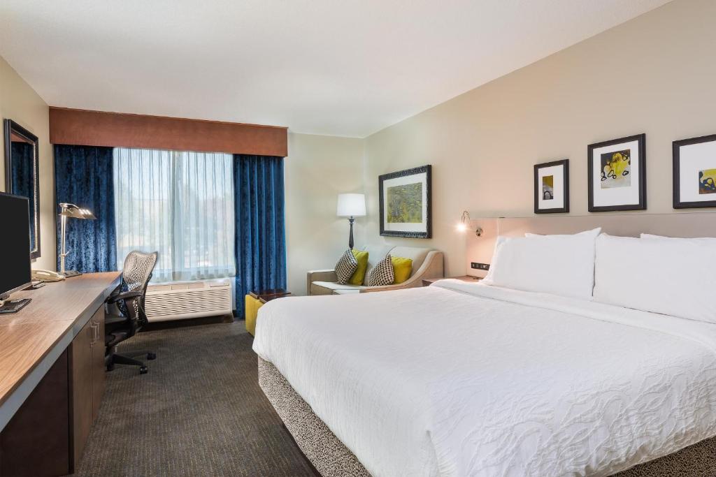 Hilton Garden Inn Westbury - image 3