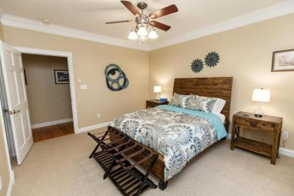 Lamp Post Lodge - image 10