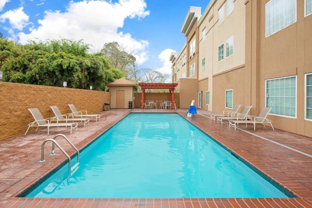 La Quinta Inn & Suites by Wyndham Lake Charles-Westlake - main image