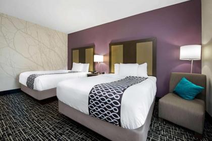 La Quinta Inn & Suites by Wyndham Lake Charles-Westlake - image 11