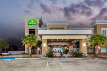 La Quinta Inn & Suites by Wyndham Lake Charles-Westlake - image 4