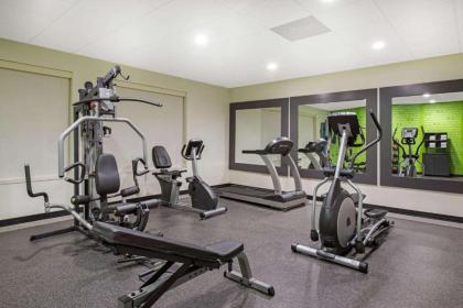 La Quinta Inn & Suites by Wyndham Lake Charles-Westlake - image 7