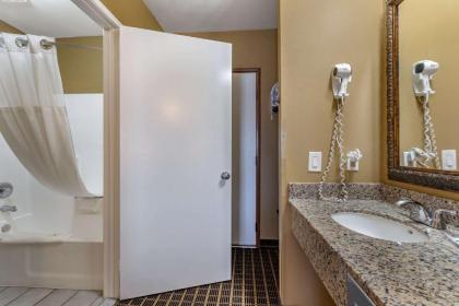 Quality Inn & Suites Westminster - Seal Beach Westminster - image 8