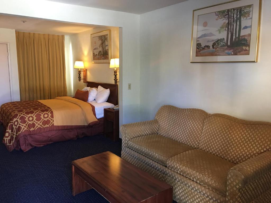 Executive Suites Inn - image 5