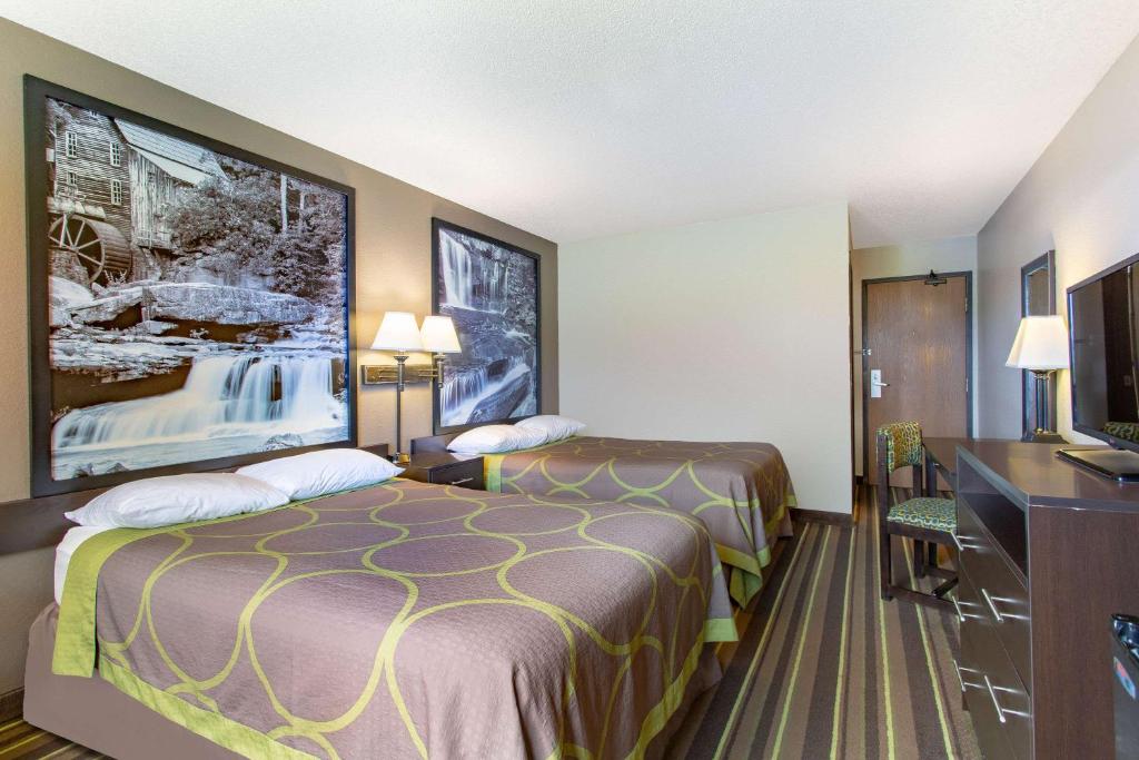 Super 8 by Wyndham Weston WV - main image