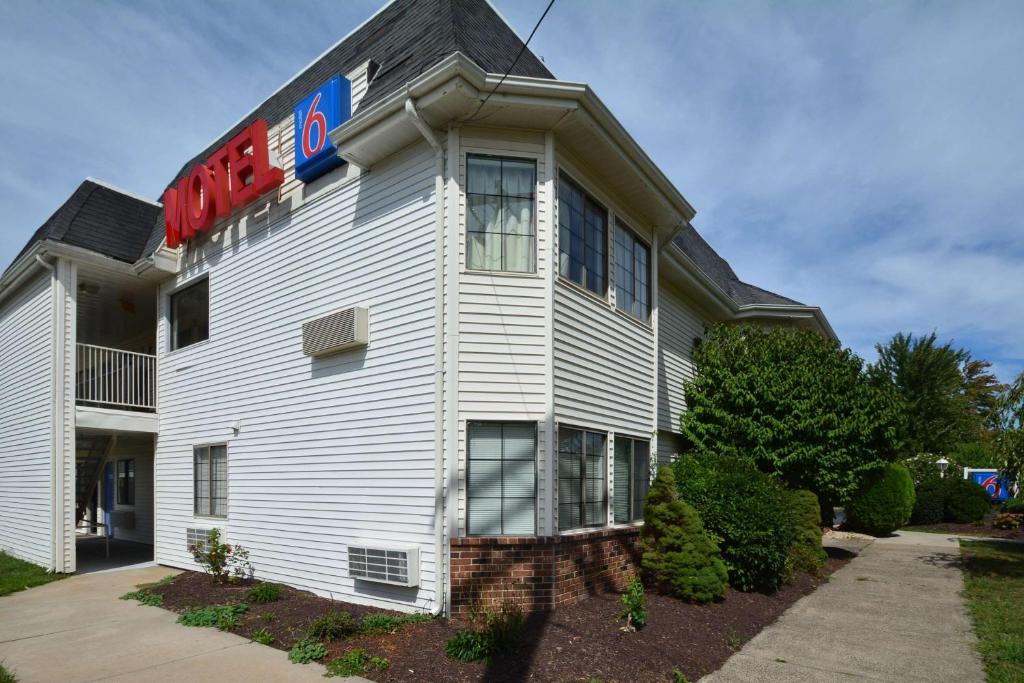 Motel 6-Wethersfield CT - Hartford - image 2