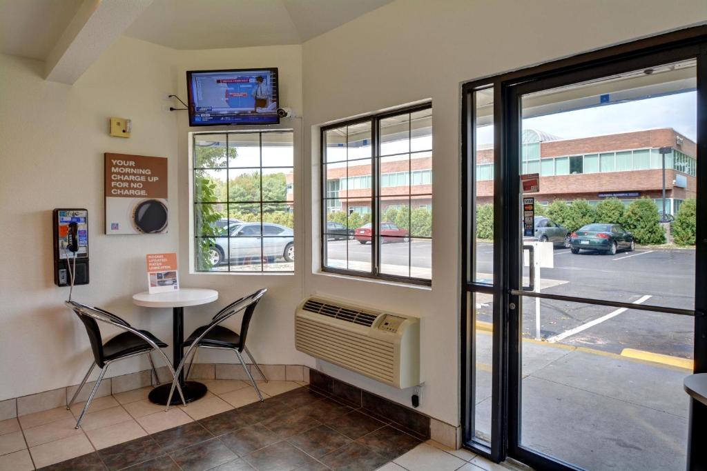 Motel 6-Wethersfield CT - Hartford - image 4