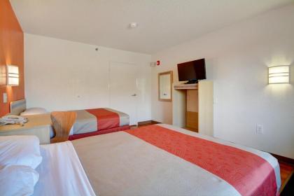 Motel 6-Wethersfield CT - Hartford - image 6