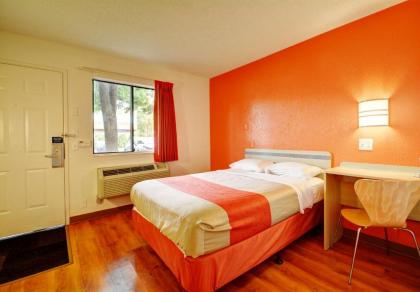 Motel 6-Wethersfield CT - Hartford - image 9