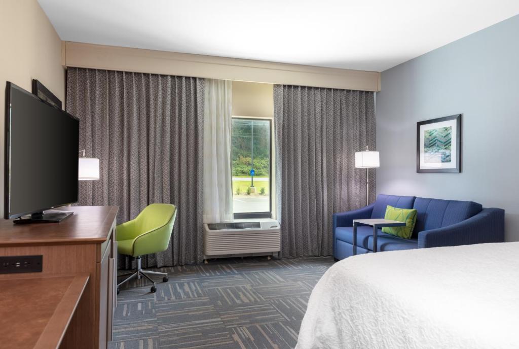 Hampton Inn Wetumpka - image 6