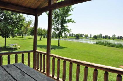 Fremont Jellystone Park Cottage 21 - image 3