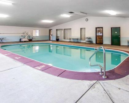Quality Inn - image 15