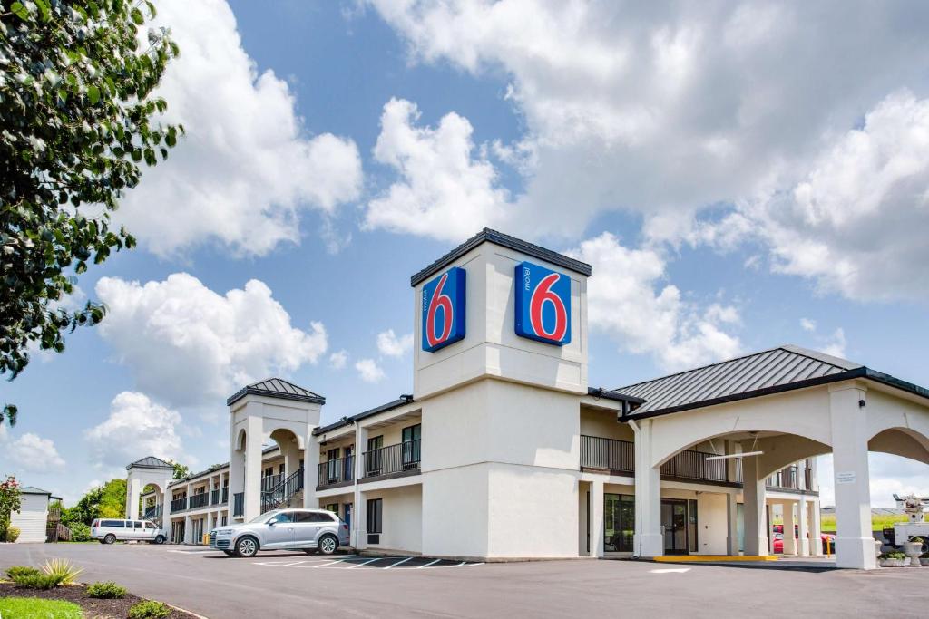 Motel 6-White House TN - main image