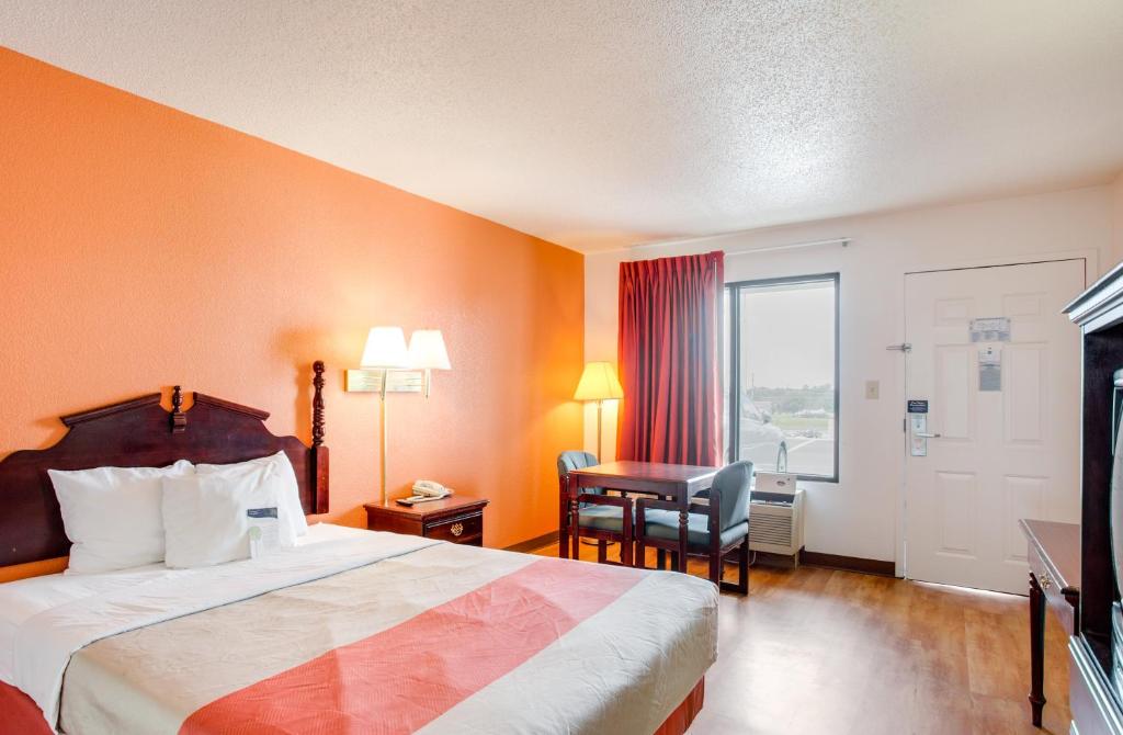 Motel 6-White House TN - image 2