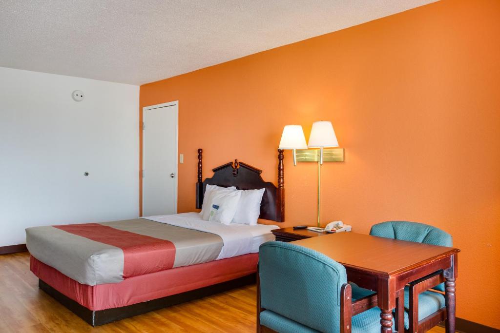 Motel 6-White House TN - image 5
