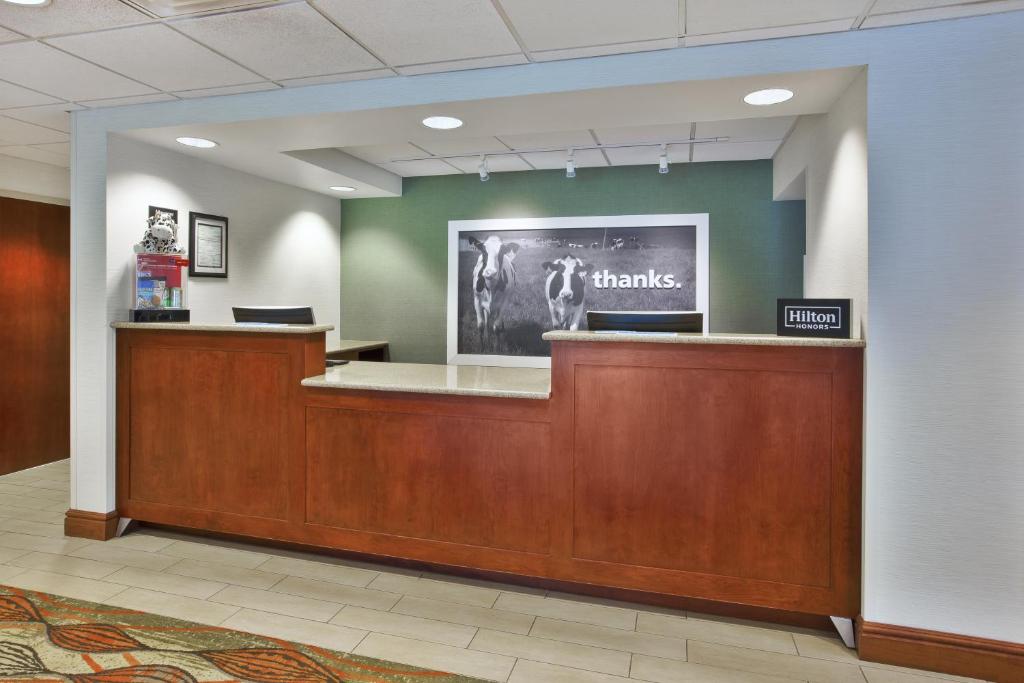 Hampton Inn White River Junction - image 7