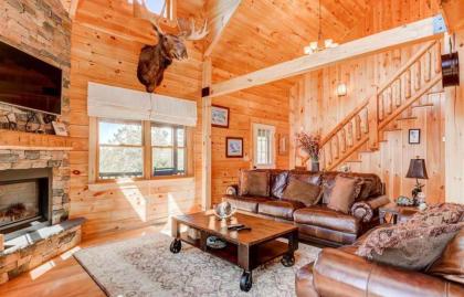 OE Beautiful modern log home on 17 acres private views fire pit Ping Pong AC Whitefield