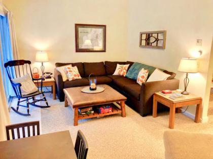 R1 Renovated Bretton Woods Slopeside townhome in the heart of the White Mountains - image 12