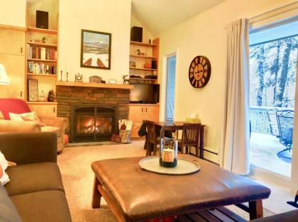 R1 Renovated Bretton Woods Slopeside townhome in the heart of the White Mountains - image 14